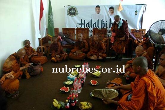 BIKSU-DI-PCNU-BREBES-2-555x370_(1).jpg